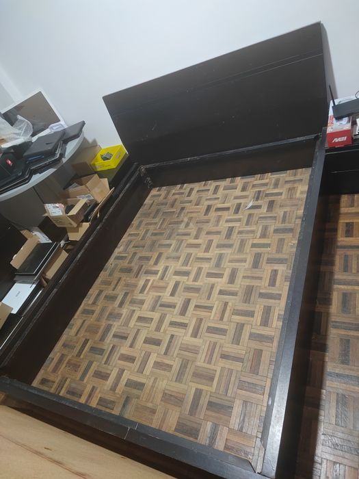 Cama casal + mesas sala