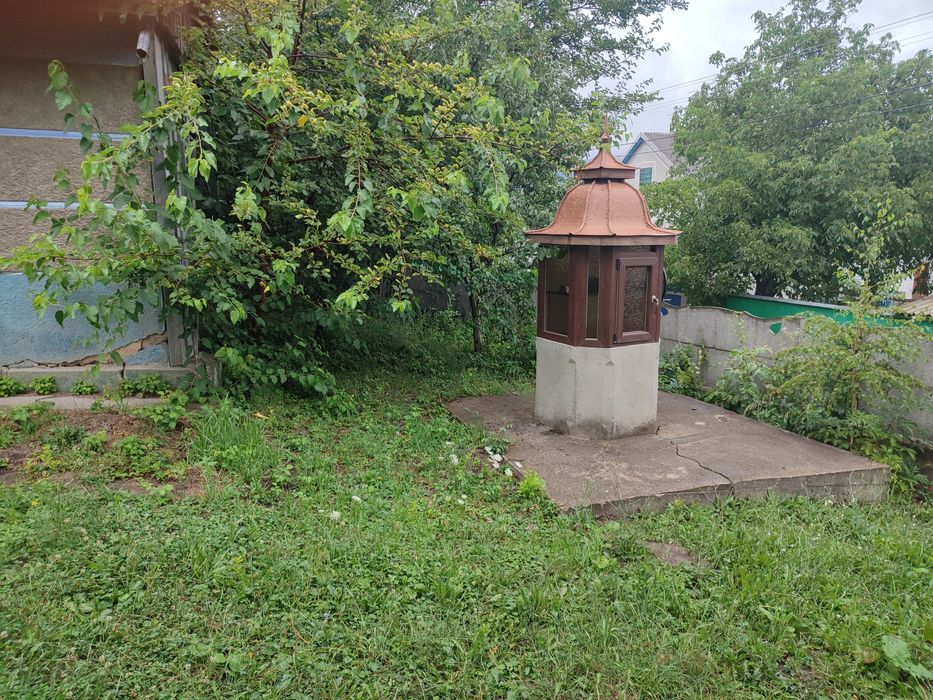 Земельна ділянка з нежилим будинком.