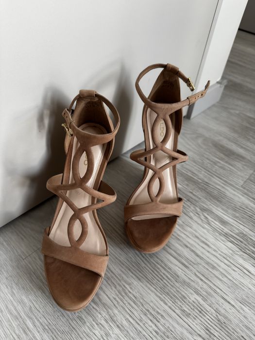Шкіряні босоніжки на платформі Aldo