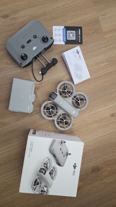 Dron Dji Neo Fly More Combo