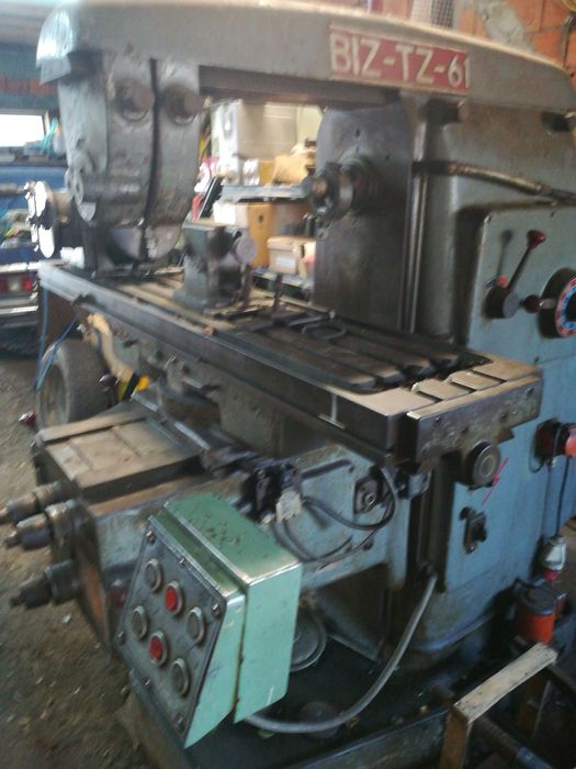 máquina fresadora universal BIZ-TZ-61.