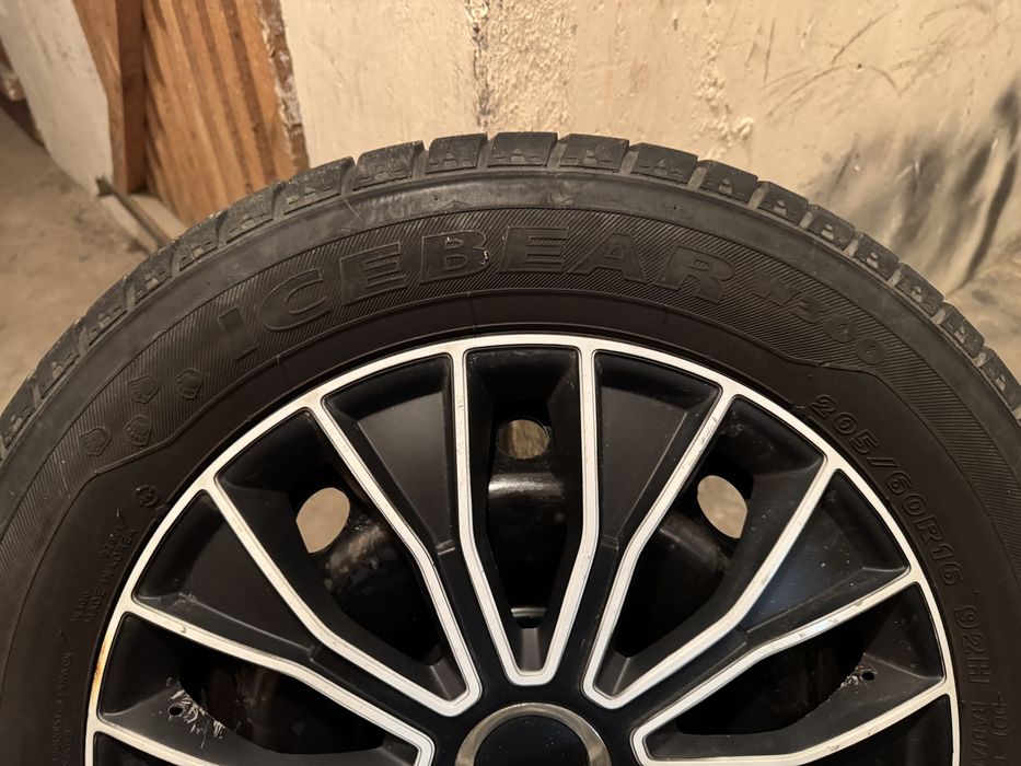 Koła Scenic 3 - felgi - opony zimowe - kołpaki - 205/60 R16 zapasowe