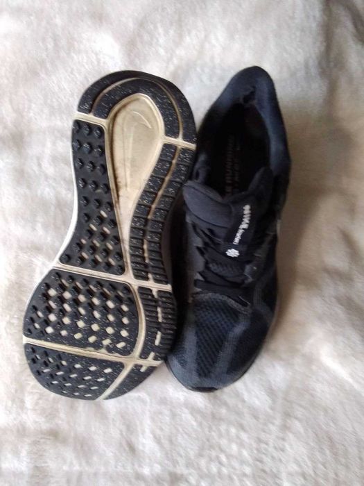 Классні кросси унісекс б/в. Розмір 38- 25 см