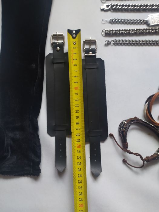 Браслети з шипами різної сталі