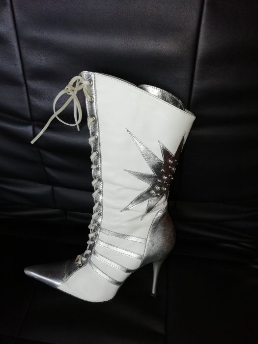 Botas Nº34 em pele Sandro Pinho