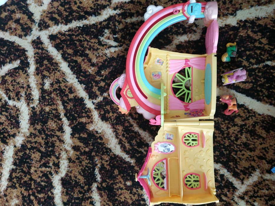 Tęczowy domek My little pony.