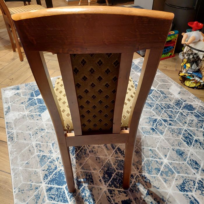 Krzesła drewniane tapicerowane