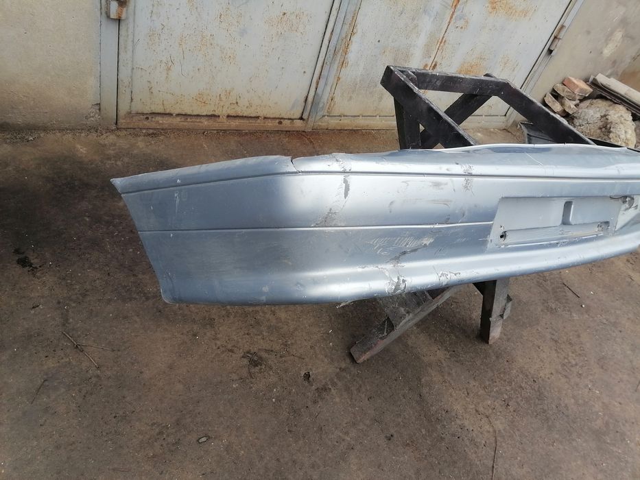 Бампер задний ВАЗ 2115 под ремонт.