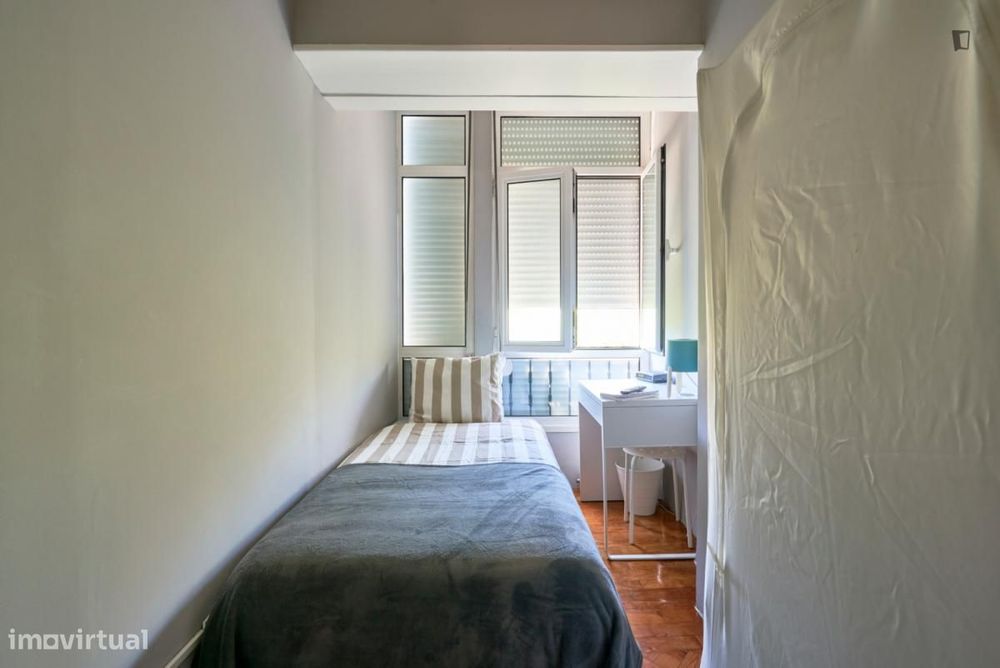 Quarto - localizado em Amadora Lisbon