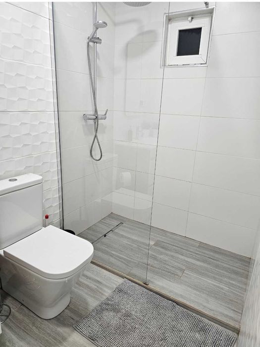 Arrendo quarto com casa de banho privada