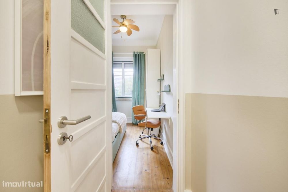 Quarto - localizado em Alameda Lisbon