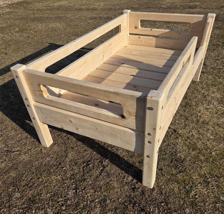 Łóżko drewniane dziecięce solidne