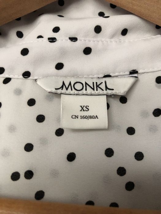Bluzka w groszki Monki