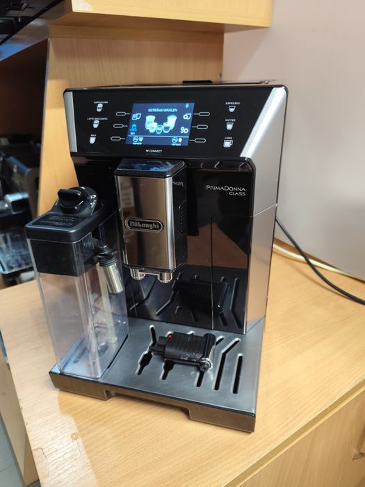 Кавоварка Delonghi PrimaDonna Class