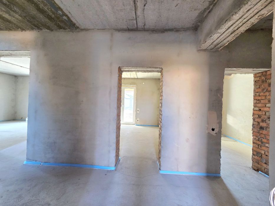 Продаж будинку з гаражем по вул.Лановій