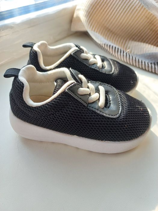 Дитячі кросовки H&M