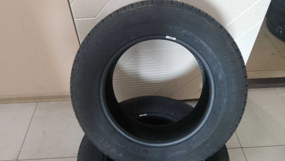 Пара нових шини 215/65R16 Nokian Wetproof suv