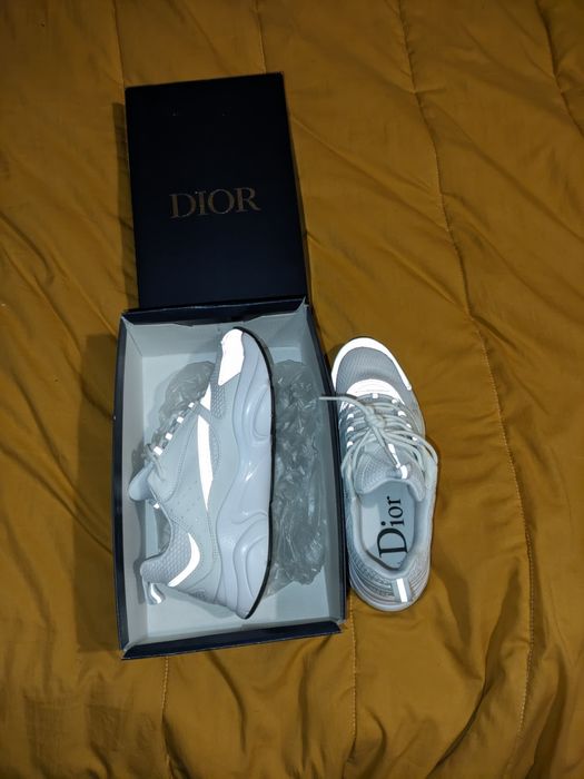 B22 dior white perfeito estado nunca usado