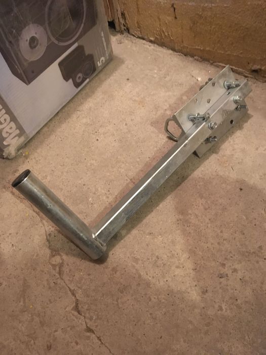 uchwyt do anteny kątowy z obejmami