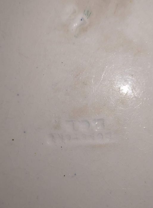 Antiga e grande travessa vitoriana séc XIx