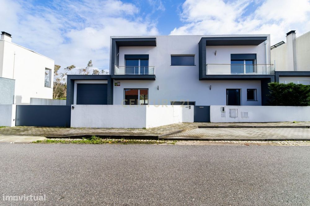 Moradia T4 Semi-Nova na Ortigosa, Leiria
