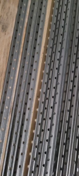 Guias para reboco em aço galvanizado perfurado