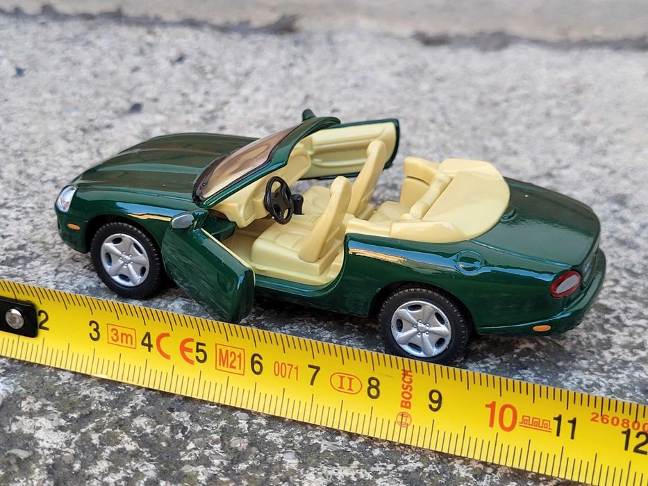 Kolekcja modeli Jaguar XK8 Schuco 1:43 mega unikat