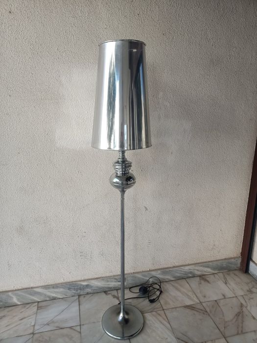Candeeiro de Pé Alto Metalizado