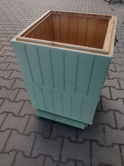 3 Ule wielkopolskie 10 ramkowe z pszczołami. pszczołami