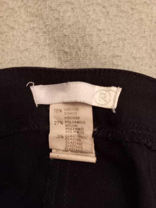 Calças curtas pretas para senhora marca La Redoute