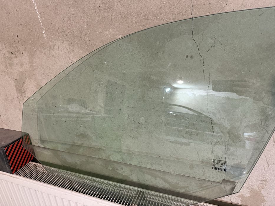 Скло передне мерседес w212
