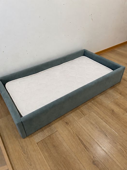 Cama  de  bebé de veludo
