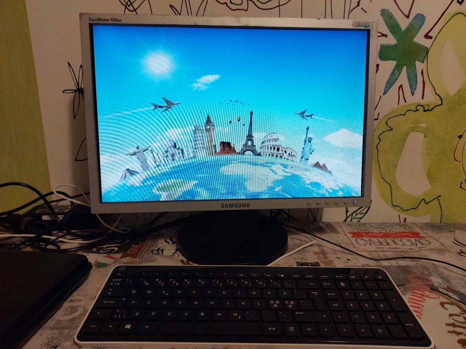 Монитор Samsung 19" дюймів  простий та надійний, все працюе