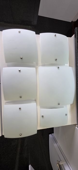 Conjunto de candeeiros em vidro para aplicação em teto e/ou parede
\.
