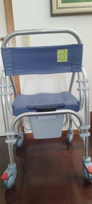 Cadeira de banho com sanitário NOVA