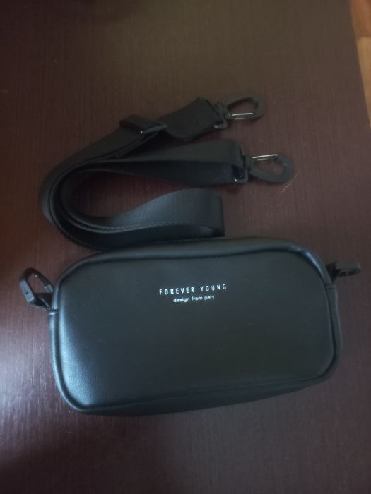 Сумка маленька з ремінцем чорна