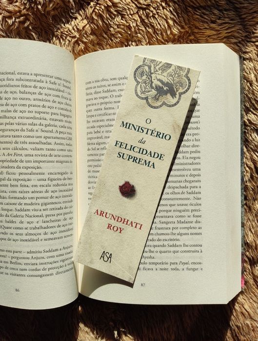 Livro "O ministério da felicidade suprema"