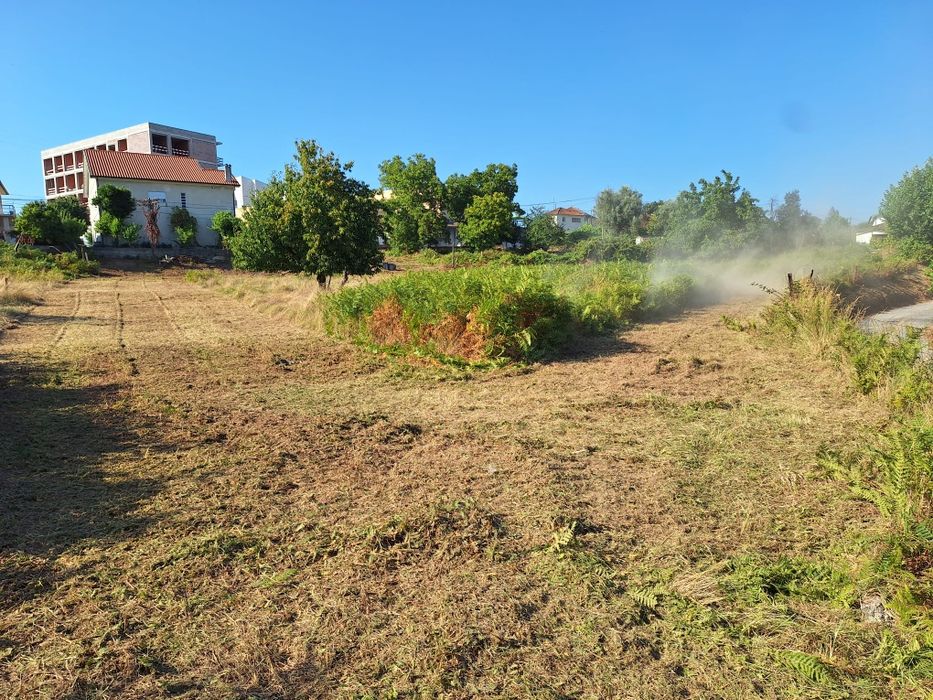 Vende-se ou alugar-se  terreno em Estradinha - Telões - Amarante