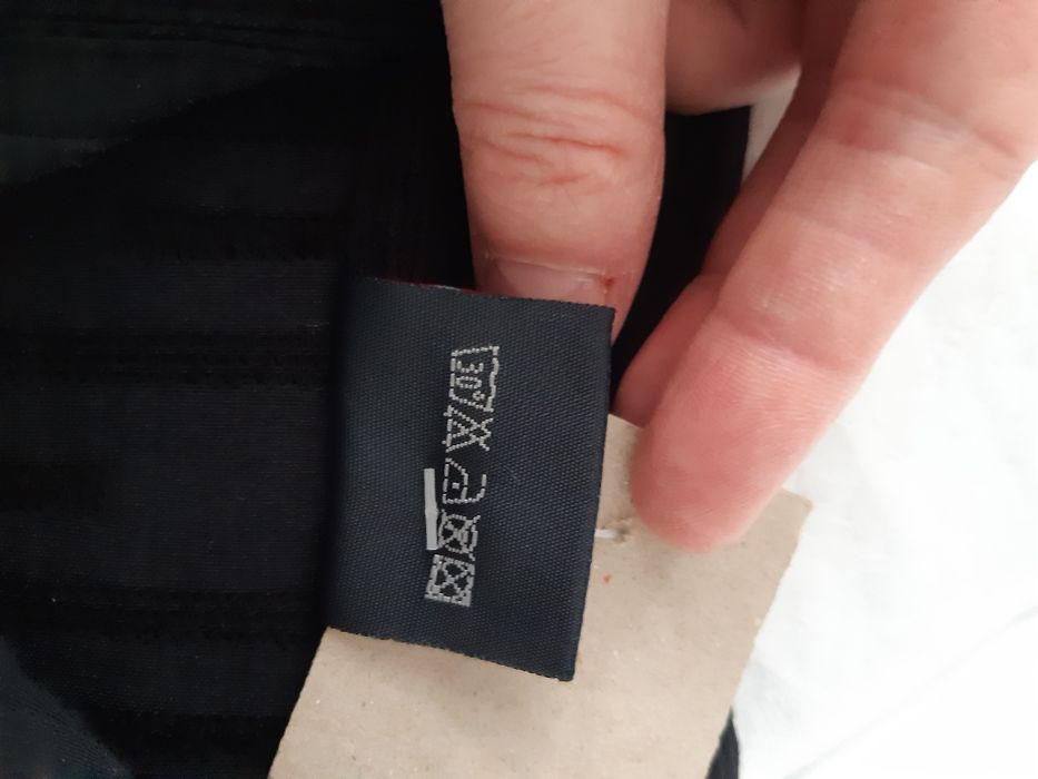 Czarna elastyczna koszula damska bez rękawów
