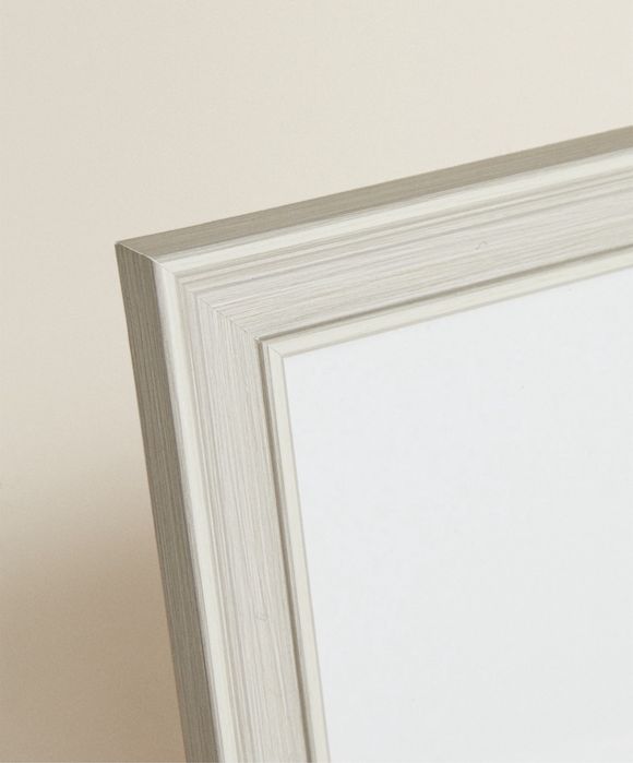 Small Frame with Raised Border and Relief424983274864650243
