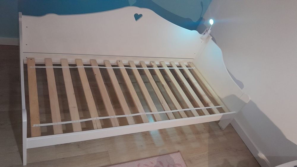 Łóżko białe z szufladą dla dziewczynki serduszka