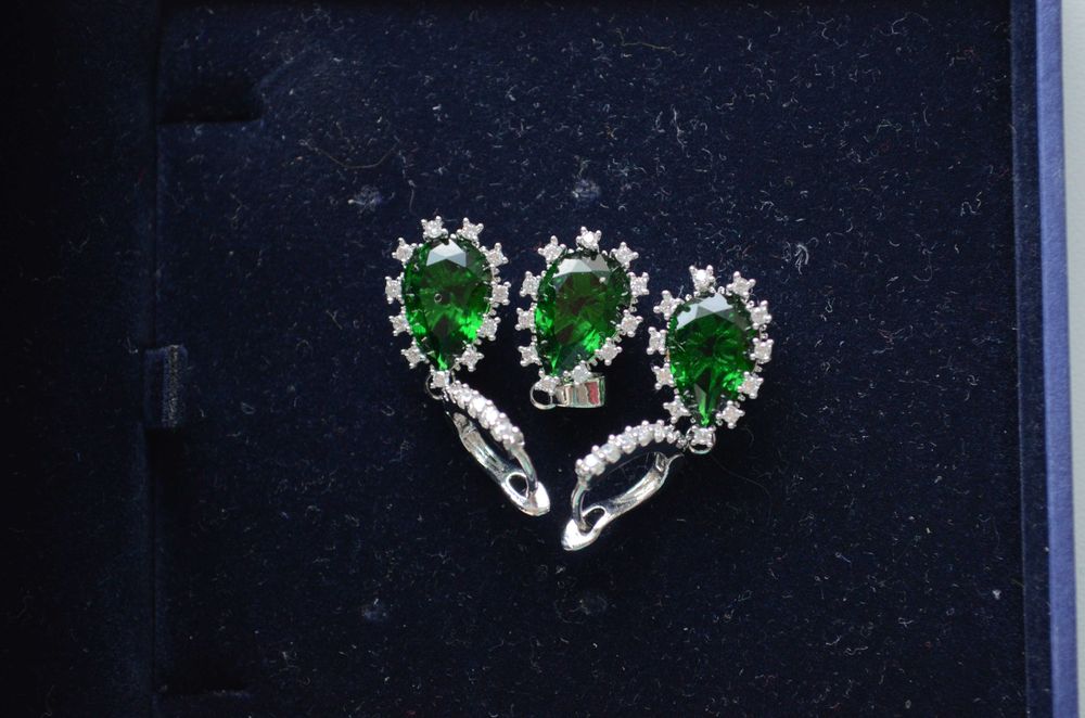 Набор сережки и кулон, серьги и кулон