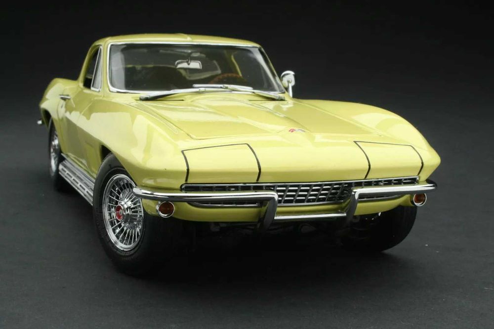 1/18 Exoto Chevrolet Corvette 327 L79 Sting ray (sunfire yellow) 1967