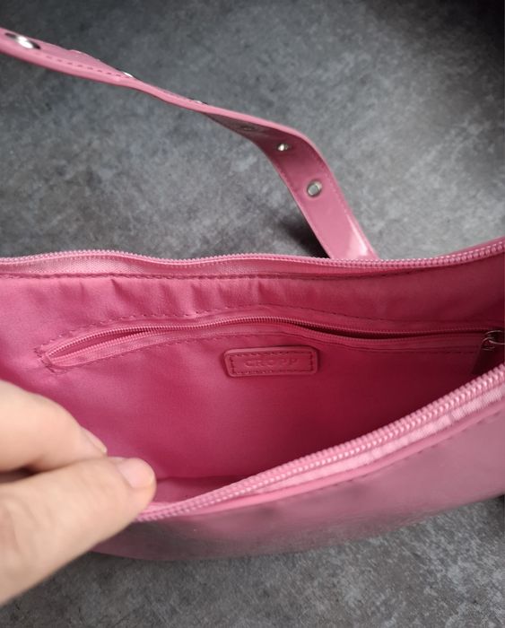 Różowa lakierowana torebka na ramię Cropp