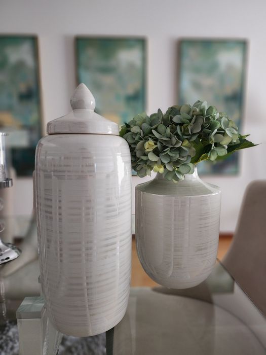 2 jarras de cerâmica