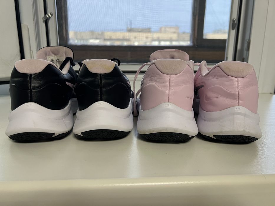 Кросівки Nike 39 розмір 2 пари по ціні 1500