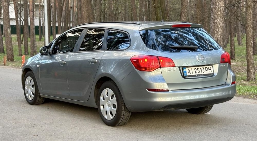 Opel Astra J 2011 / опель