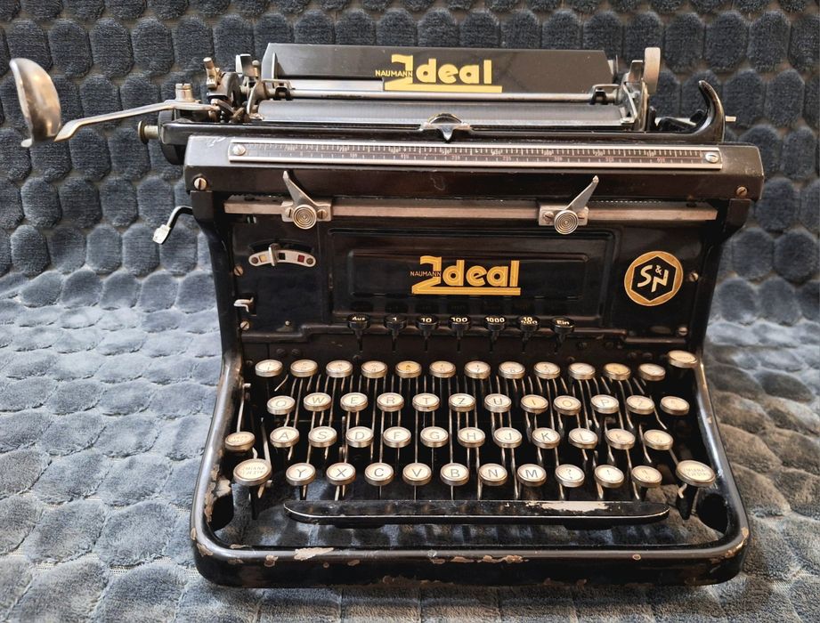 Zabytkowa maszyna do pisania Naumann IDEAL S&N