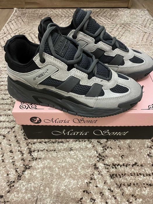 Продам нові кросівки