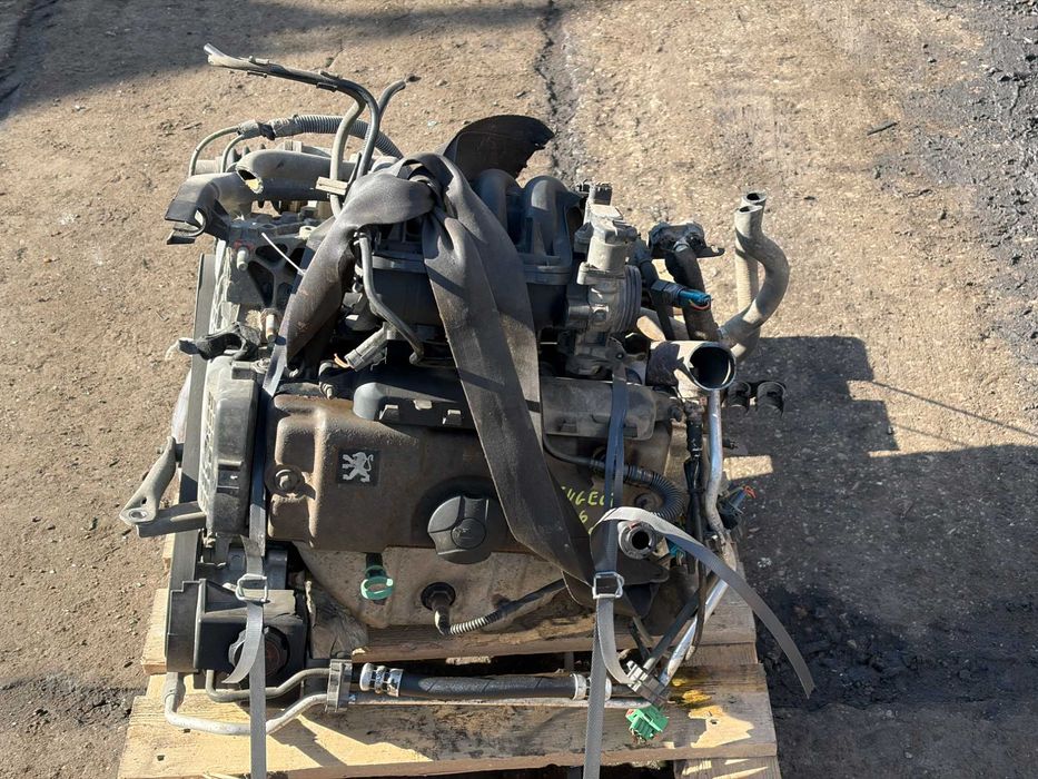 Silnik kompletny 1.1b Peugeot 206 HFX 8v